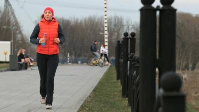 Опрос: 77,5% россиян предпочтут активный отдых в майские праздники - russian.rt.com - Свердловская обл.
