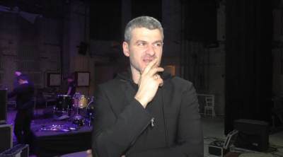 Арсен Мирзоян - Финалист шоу "Маска" Мирзоян удивил появлением во всем черном и своим обращением: "1 мая..." - sport.politeka.net