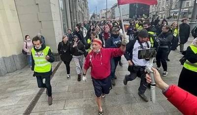 Полицейские за день задержали уже трех журналистов, работавших на митинге 21 апреля - newizv.ru