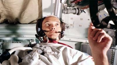 Нил Армстронг - Майкл Коллинз - Умер американский астронавт, летавший с первой миссией на Луну - lenta.ua