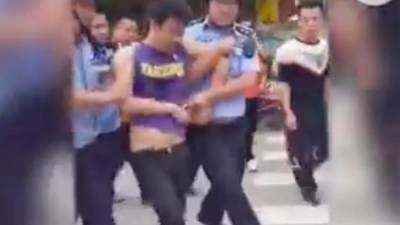 Опубликовано видео задержания напавшего на детский сад в Китае - iz.ru - Израиль - район Гуанси-Чжуанский