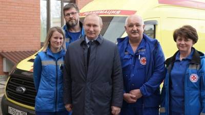 Владимир Путин - Такая работа: что рассказали Путину сотрудники скорой помощи в Петербурге? - 5-tv.ru - Россия - Санкт-Петербург