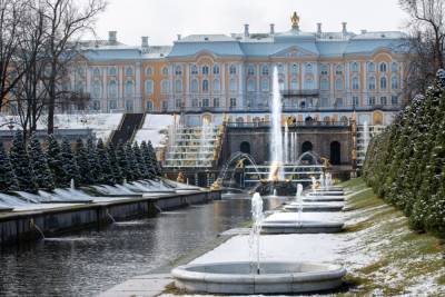 Заснеженные фонтаны показали в ГМЗ «Петергоф» - neva.today - Санкт-Петербург