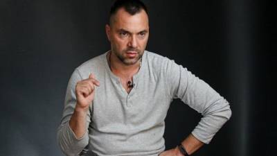 Алексей Арестович - Арестович анонсировал «позитивные новости» по перемирию на Донбассе - hubs.ua
