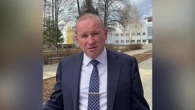 Стая собак загнала российских школьников на дерево - piter.tv - Башкирия - Бирск