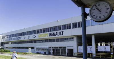 Во Франции - Во Франции работники завода Renault бастуют и взяли в заложники руководство предприятия - focus.ua