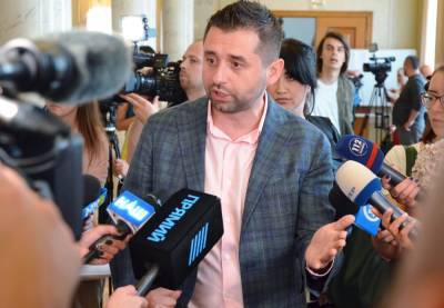 Владимир Зеленский - Давид Арахамия - Арахамия обьяснил, почему Зеленский выбрал Ватикан для встречи с Путиным - news.bigmir.net - Швейцария - ДНР - Ватикан - с. Путин - Ватикан