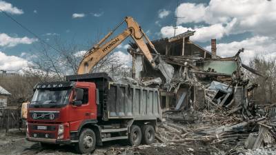 В Тюмени начали снос аварийного дома на улице Береговой - nashgorod.ru - Тюмень