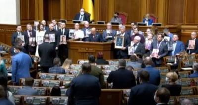 Победа будет за нами, – ОПЗЖ устроила "Бессмертный полк" в стенах Рады - 24tv.ua