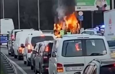 Поднялся столб пламени: ЧП в Киеве, слетелись спасатели и скорые, видео с места событий - politeka.net - Киев - Харьковская обл. - Харьков