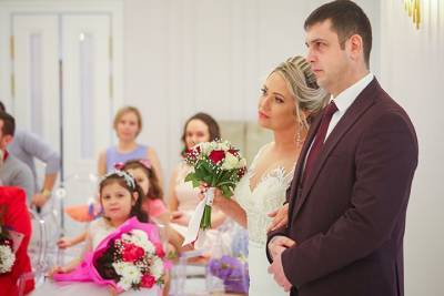 Стало известно, сколько московских пар планируют пожениться в ближайшие праздничные даты - vm.ru - Столица