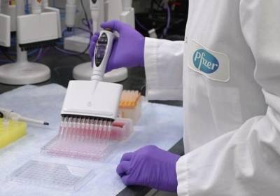 Альберт Бурла - Pfizer обещает таблетки от коронавируса уже к концу года - kp.ua