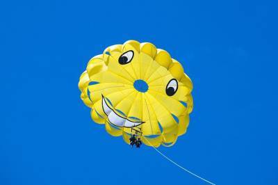 Леонардо Да-Винч - Названы самые интересные факты о прыжках с парашютом - vm.ru - Англия