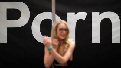 Роскомнадзор проверит PornHub на оскорбление власти и православной церкви - gazeta.ru