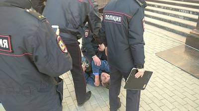 Алексей Навальный - В Екатеринбурге арестованному правозащитнику назначили еще 15 суток - znak.com - Екатеринбург - Свердловская обл.