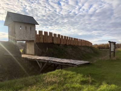 Крупнейшая в мире реплика крепости раннего Средневековья почти готова - lipetskmedia.ru