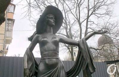 Одесские вандалы «потрудились» у памятника Вере Холодной (фото) - odessa-life.od.ua - Одесса