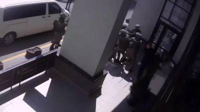 Требовали деньги за несуществующие долги: в центре Киева задержали банду иностранцев – видео - 24tv.ua - Киев - Новости