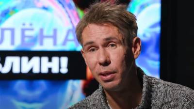 Алексей Панин - Несовершеннолетняя дочь Алексея Панина с сигаретой в зубах станцевала под шансон - inforeactor.ru - Испания