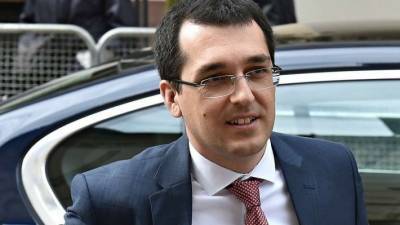 За нарушение масочного режима оштрафовали главу Минздрава Румынии - lenta.ua - Румыния