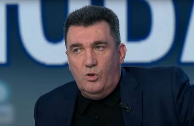 Владимир Зеленский - Алексей Данилов - Савик Шустер - Данилов: Российская военная техника на Донбассе заправляется на деньги нардепов от «ОПЗЖ» - sharij.net - Луганская обл. - Донецкая обл.