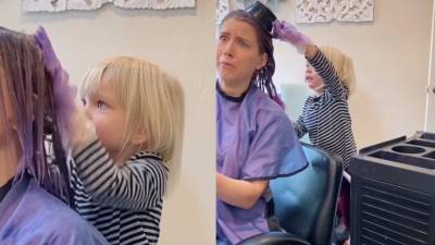 3-летняя девочка помогла маме изменить цвет волос: курьезное видео - 24tv.ua