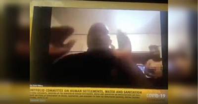 Появилась голая во время ZOOM-заседания парламента: жена политика случайно оскандалилась в Сети - fakty.ua - Юар