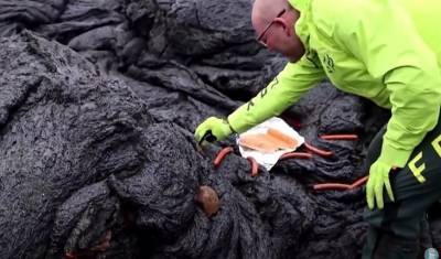 Исландские ученые жарили хот-доги во время извержения вулкана - mirnov.ru - Рейкьявик