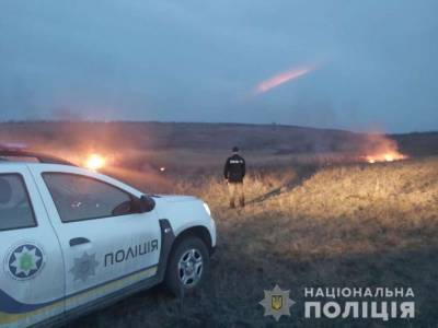 На Донетчине полицейские офицеры общин остановили распространение степных пожаров - lenta.ua - Донецкая обл.