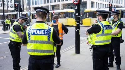 Восемь полицейских ранены во время протестов в Белфасте - polit.info - Англия - Брюссель - Великобритания