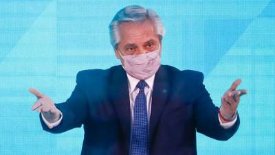 Альберто Фернандес - Заразившийся коронавирусом президент Аргентины рассказал о самочувствии - gazeta.ru - Аргентина
