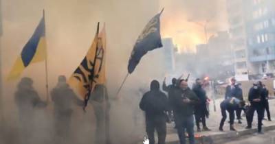 Сожгли флаги РФ и ОПЗЖ: в Одессе устроили акцию под консульством России - tsn.ua - Львов - Одесса