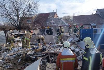 В Киеве прогремел взрыв, разнесло гараж, машину и повредило соседние дома - kp.ua - Киев