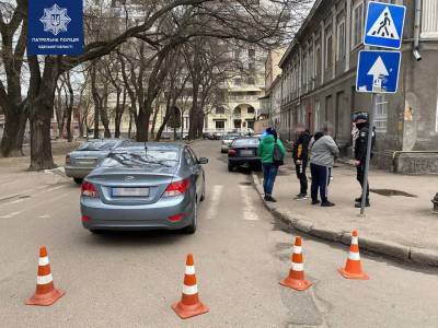 В центре Одессы Hyundai сбил трех парней и скрылся - odessa-life.od.ua - Одесса - Одесская обл.