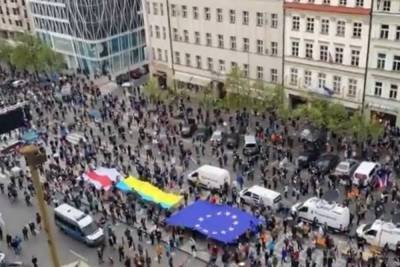 Милош Земан - Массовые антироссийские митинги прошли в Чехии - mk.ru