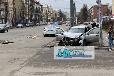 В центре Ярославля произошло крупное ДТП, есть пострадавшие - yar.mk.ru - Ярославль