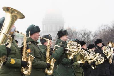 На Дворцовой площади проходит первая репетиция парада с техникой. - neva.today - Санкт-Петербург