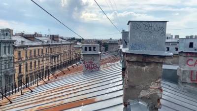 Экскурсоводы по крышам Петербурга подрались из-за "точки" - piter.tv - Санкт-Петербург