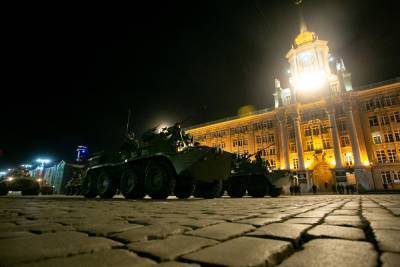 Военные объяснили, зачем 10 раз репетировать парад Победы в Екатеринбурге - znak.com - Екатеринбург