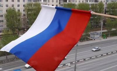 Тюменцы празднуют 1 мая, украшая окна и балконы российским триколором - news.megatyumen.ru