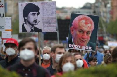 Чехи протестували проти президента Земана з прапором України. Все через Росію - from-ua.com - Росія