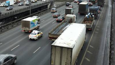 Власти Москвы отложили ввод ограничений на движение фур по МКАД - iz.ru - Москва