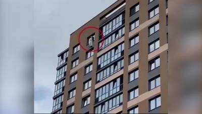 В Екатеринбурге спасли девочку из пожара - piter.tv - Екатеринбург - Свердловская обл.