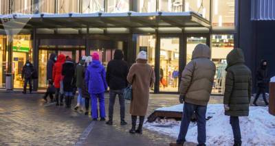 Стыдно стоять в очереди "за тряпками"? Торговый центр в Риге бросил вызов рекламе вакцин - lv.sputniknews.ru - Рига - Латвия - Торговля