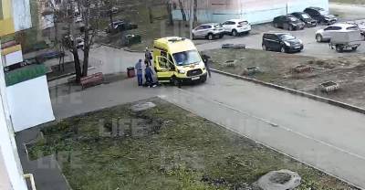 В Нижнекамске пациент почувствовал себя быком и попытался "забодать" машину скорой - reendex.ru - Нижнекамск
