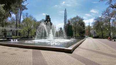 В воронежском Кольцовском сквере заработал фонтан - vestivrn.ru - Воронеж - Петровск