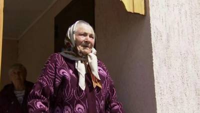 С наступающим праздником поздравили знаменитую «регулировщицу Победы» Марию Лиманскую - 1tv.ru - Берлин