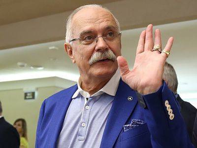 Вильям Гейтс - Никита Михалков - Никита Михалков сделал прививку от коронавируса - kasparov.ru - Microsoft