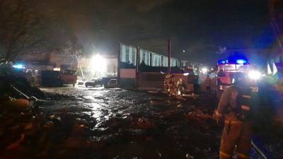 В Нижнем Новгороде загорелись ангары с макулатурой на площади 4 тыс. кв. м - iz.ru - Нижний Новгород - Благовещенск - район Автозаводский