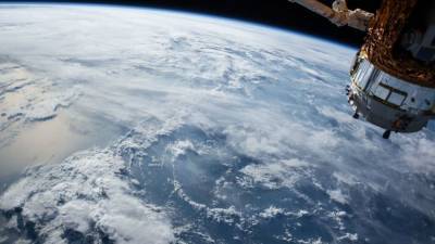 Аглая Чайковская - Российские космонавты обнаружили места утечки воздуха на МКС - politros.com